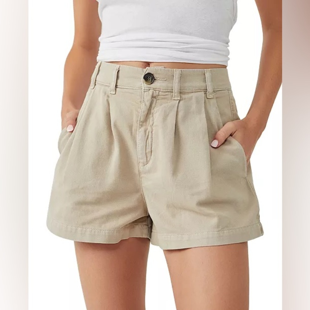 Free People Billy Pleated Chino Shorts in Almond Milk Khaki Size 2